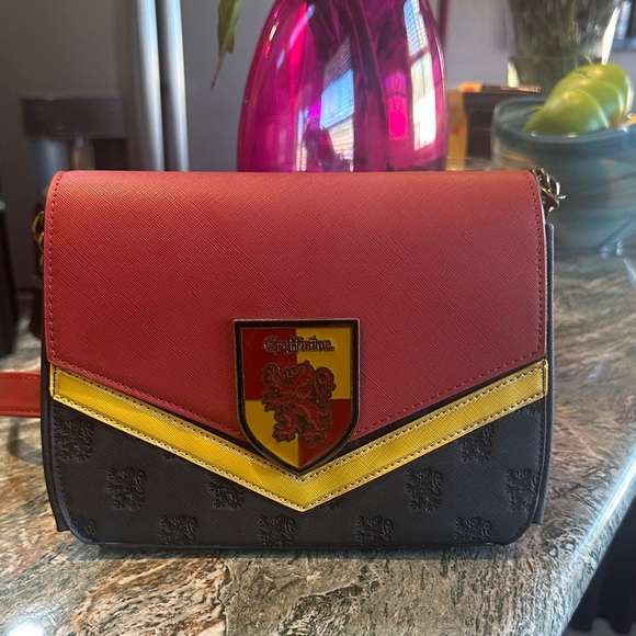 Loungefly Handbags - NWOT LOUNGEFLY Gryffindor Crossbody Bag